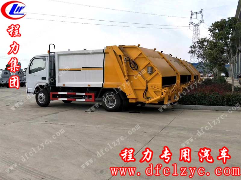 程力集團(tuán)壓縮垃圾車，整裝待發(fā)，出口海外