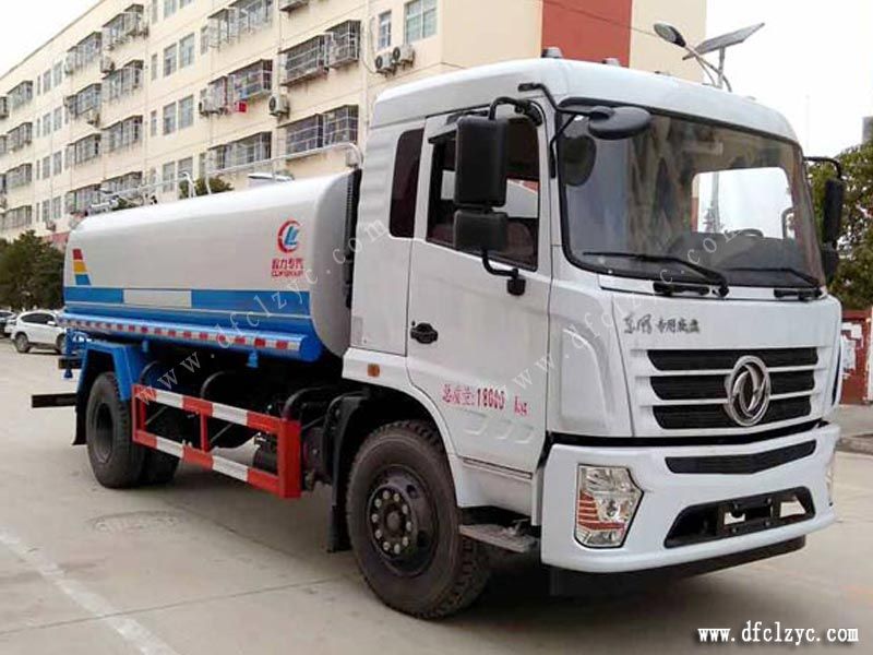 程力集團(tuán)東風(fēng)天錦灑水車(chē)右前方